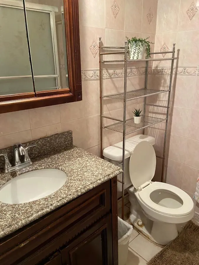 Guest house A Lavish Room In Queens New York United States
