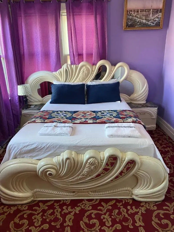 A Lavish Room In Queens contacts